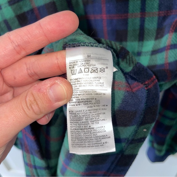 Old Navy Pajama Set Plaid - Picture 4 of 9